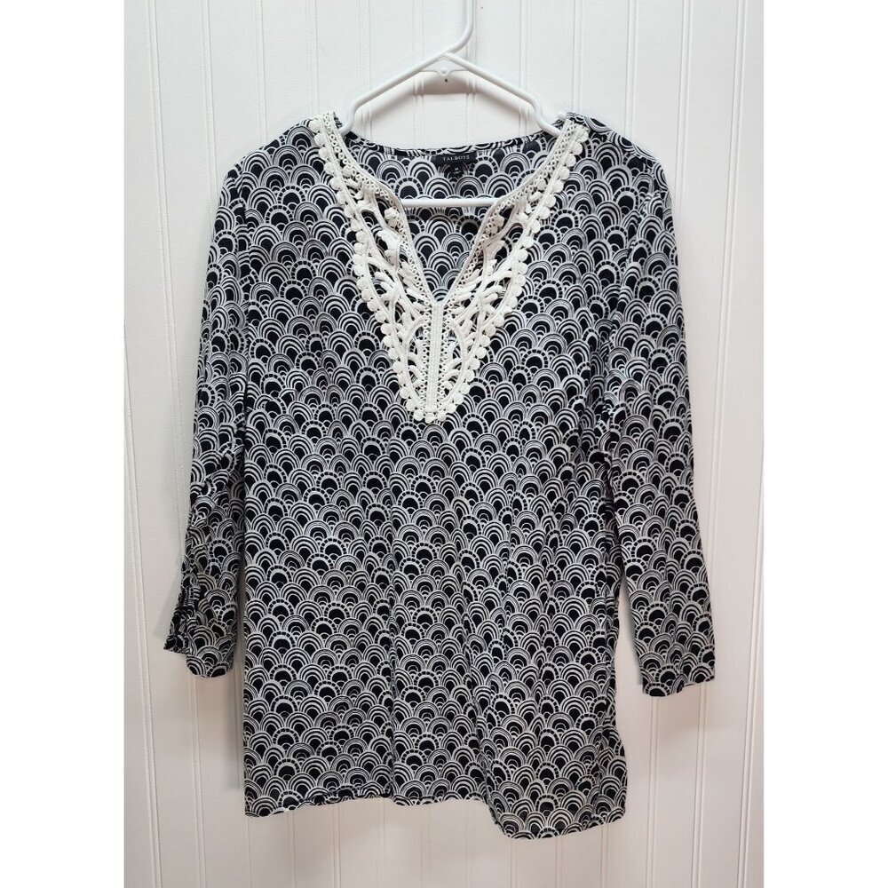 Black & White Talbots Womens Top W/ Embroidered V-Neck & Scallop Print 3/4 Sleev